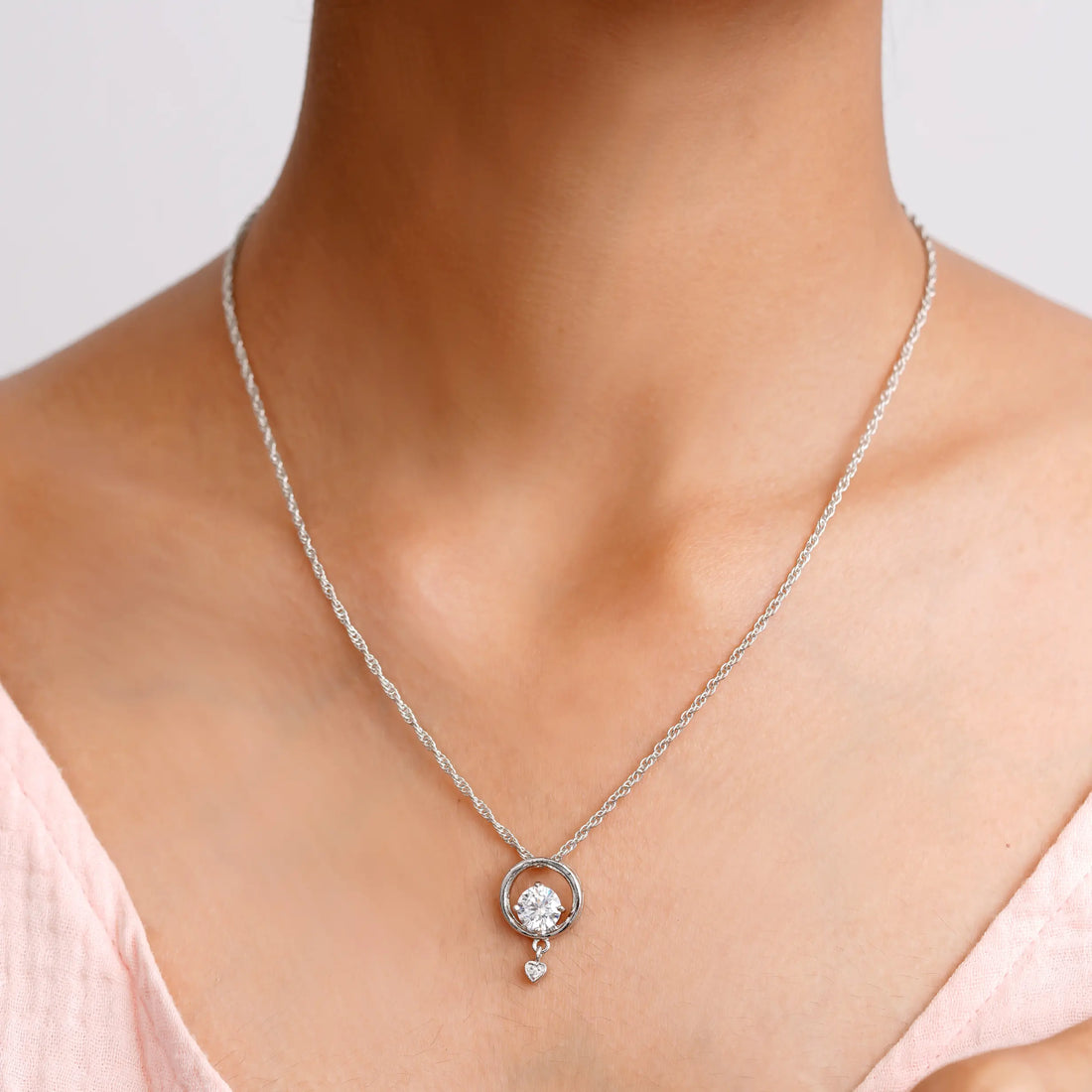925 single soliter stone with open desigen chain pendent