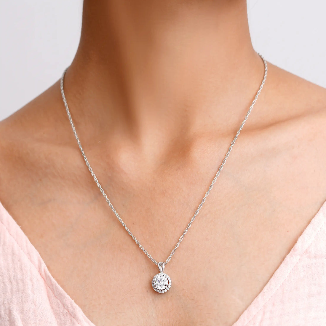 925 round stone design chain pendent