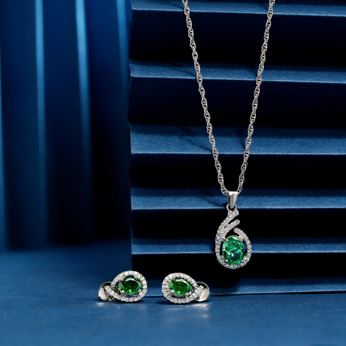 925 green+small dimond half drop p.set