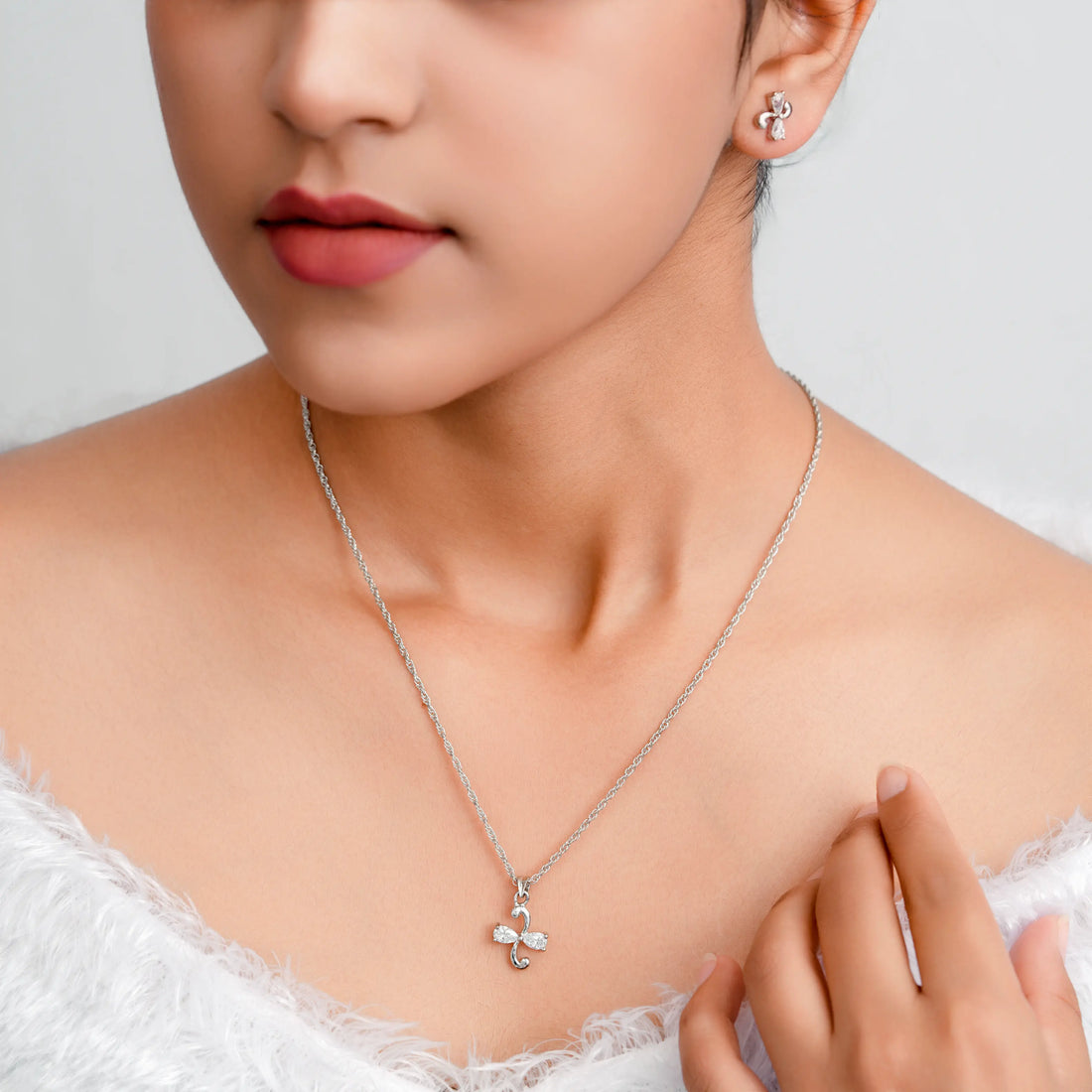 925 plain design with 2 drop dimond p.set