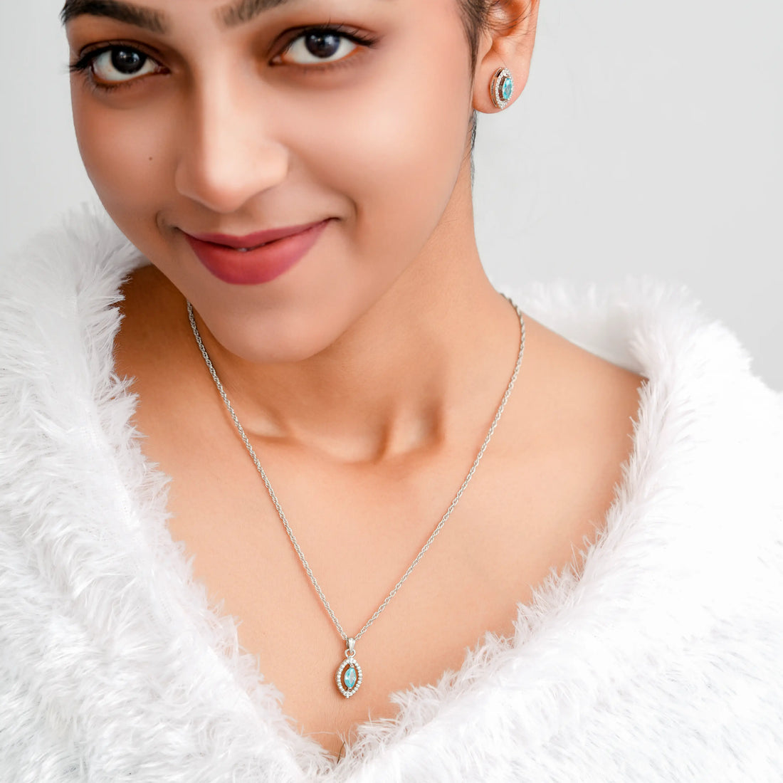 925 single blue stone with small cz chain p.set