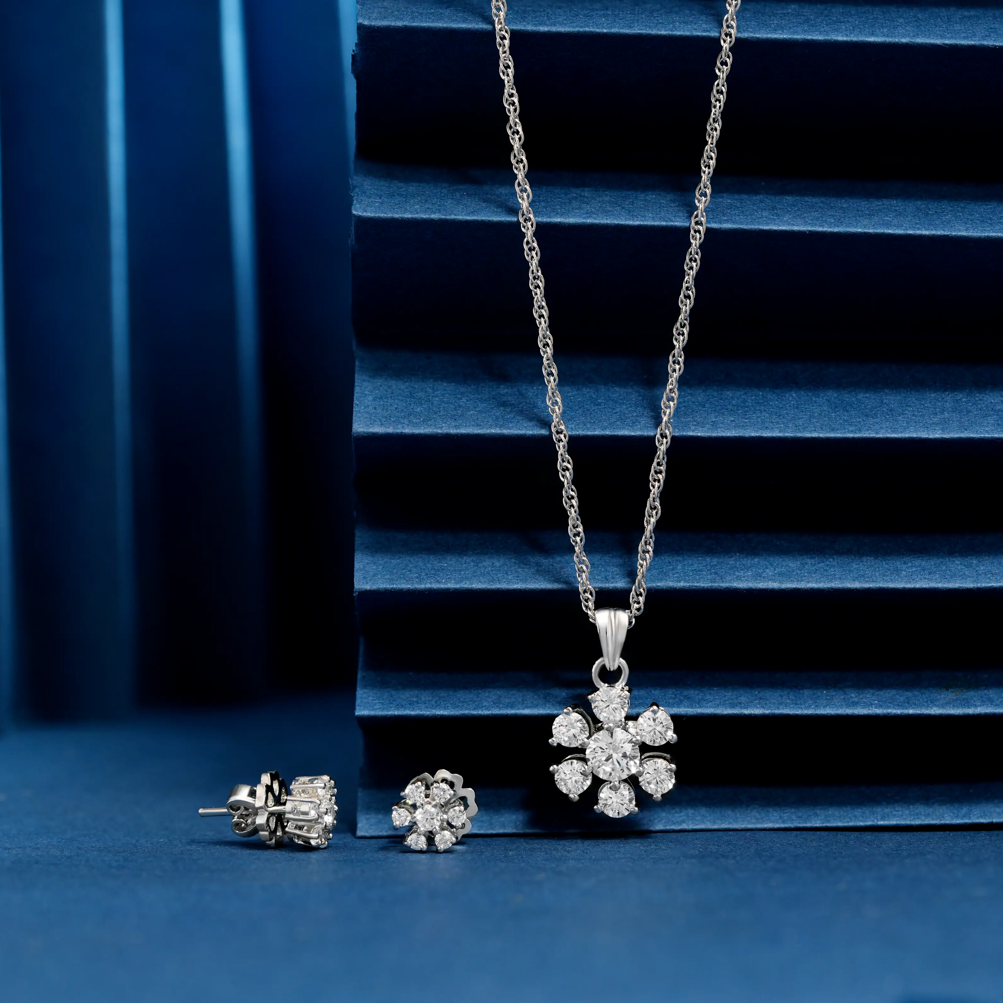 925 flower design with single stones chain p.set