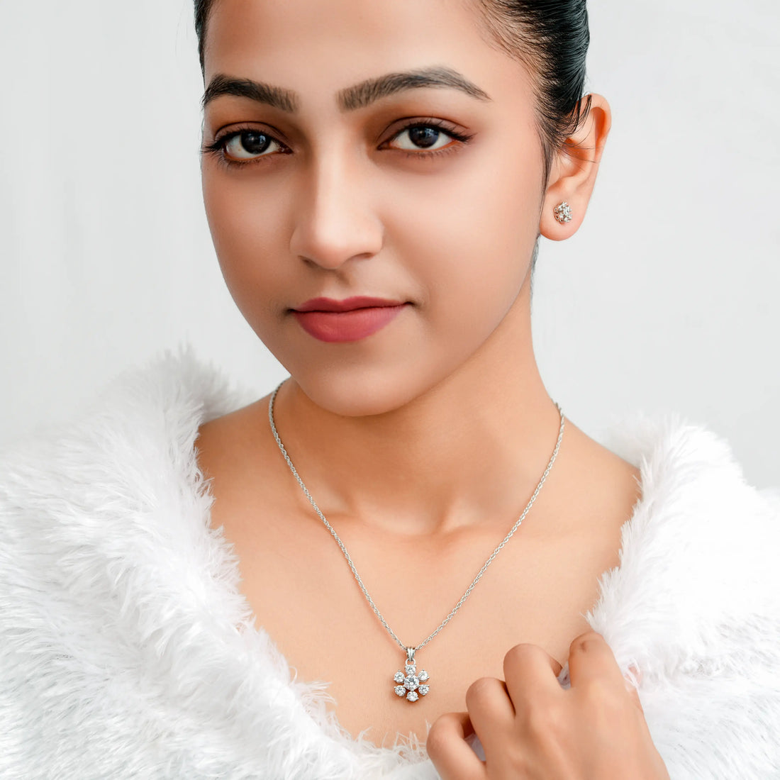 925 flower design with single stones chain p.set