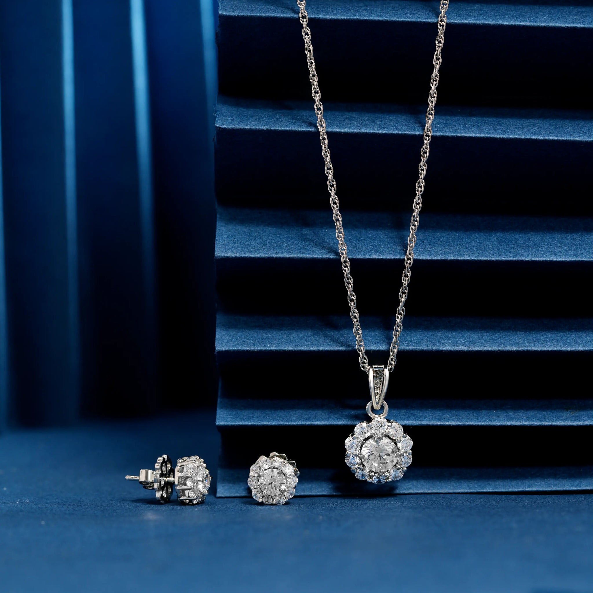 925 flower with single+small dimond chain p.set