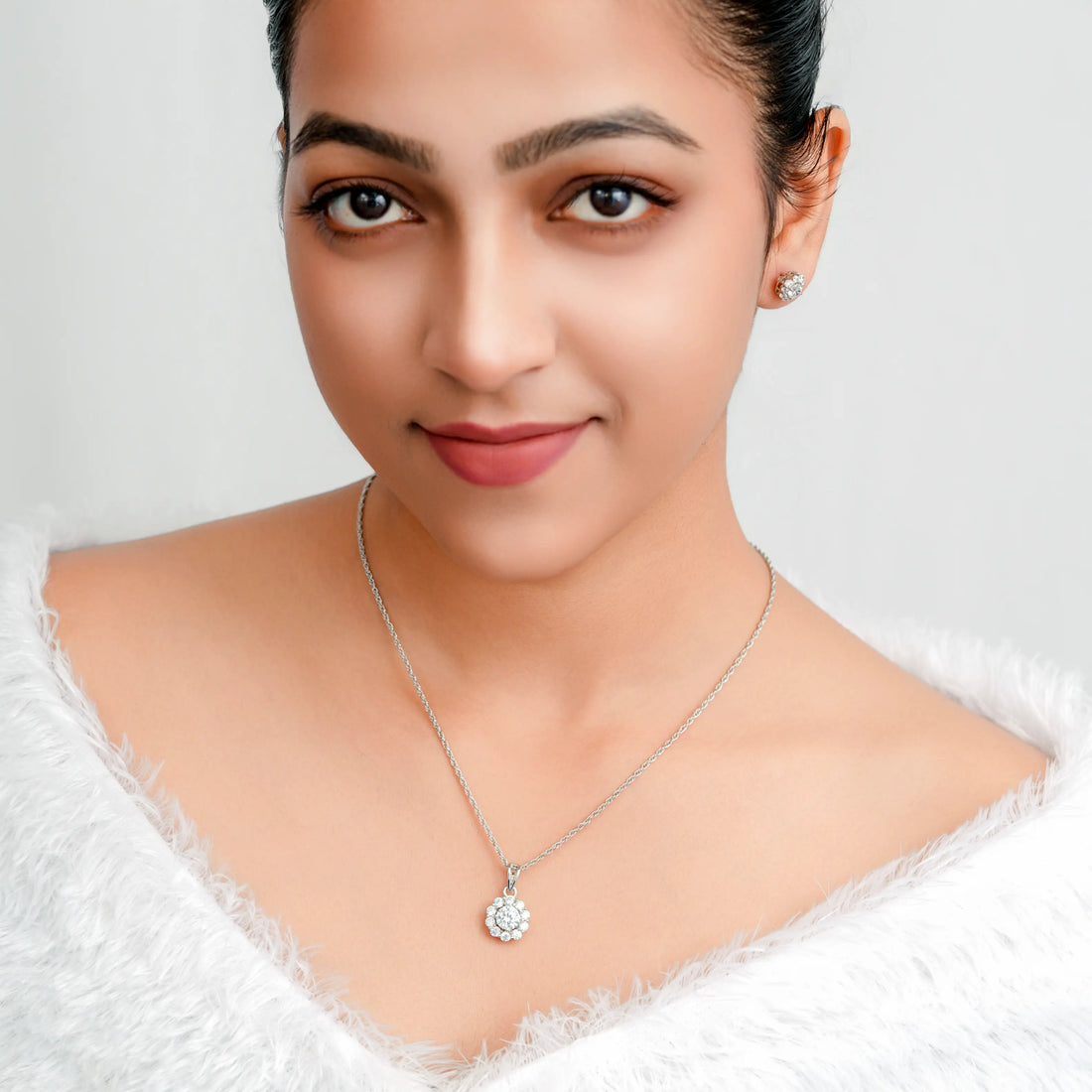 925 flower with single+small dimond chain p.set