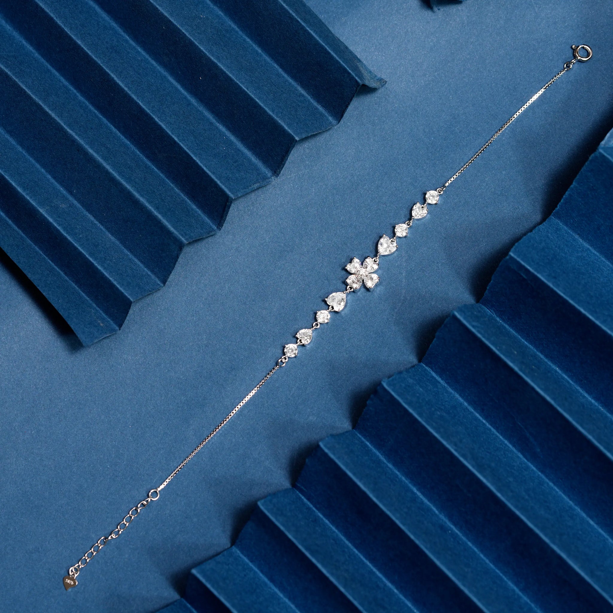 925 Single dimond with flower pettern loose bracelate